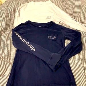 2 vineyard vines tees